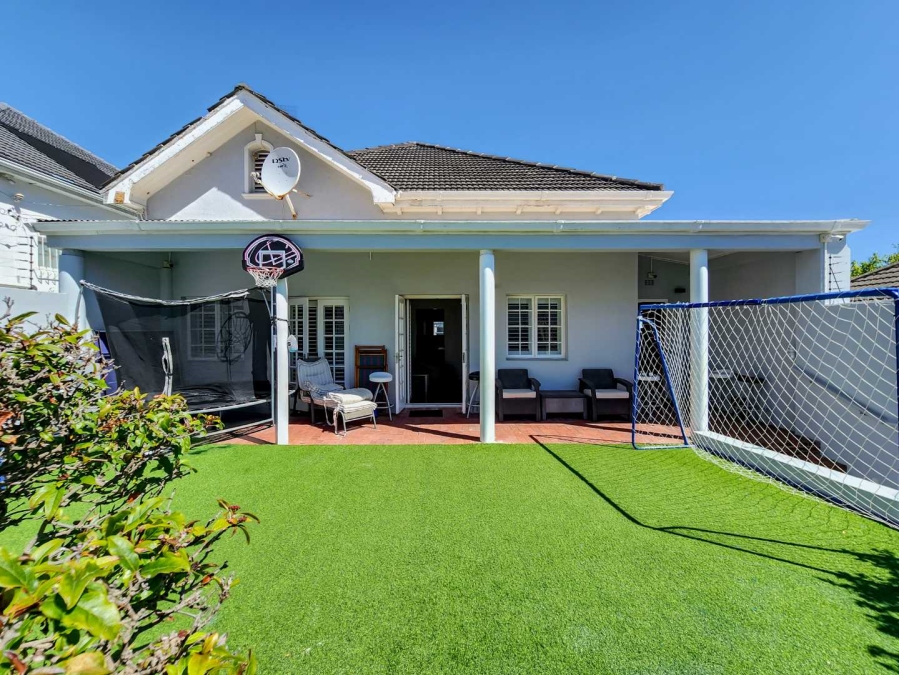 3 Bedroom Property for Sale in Sea Point Western Cape